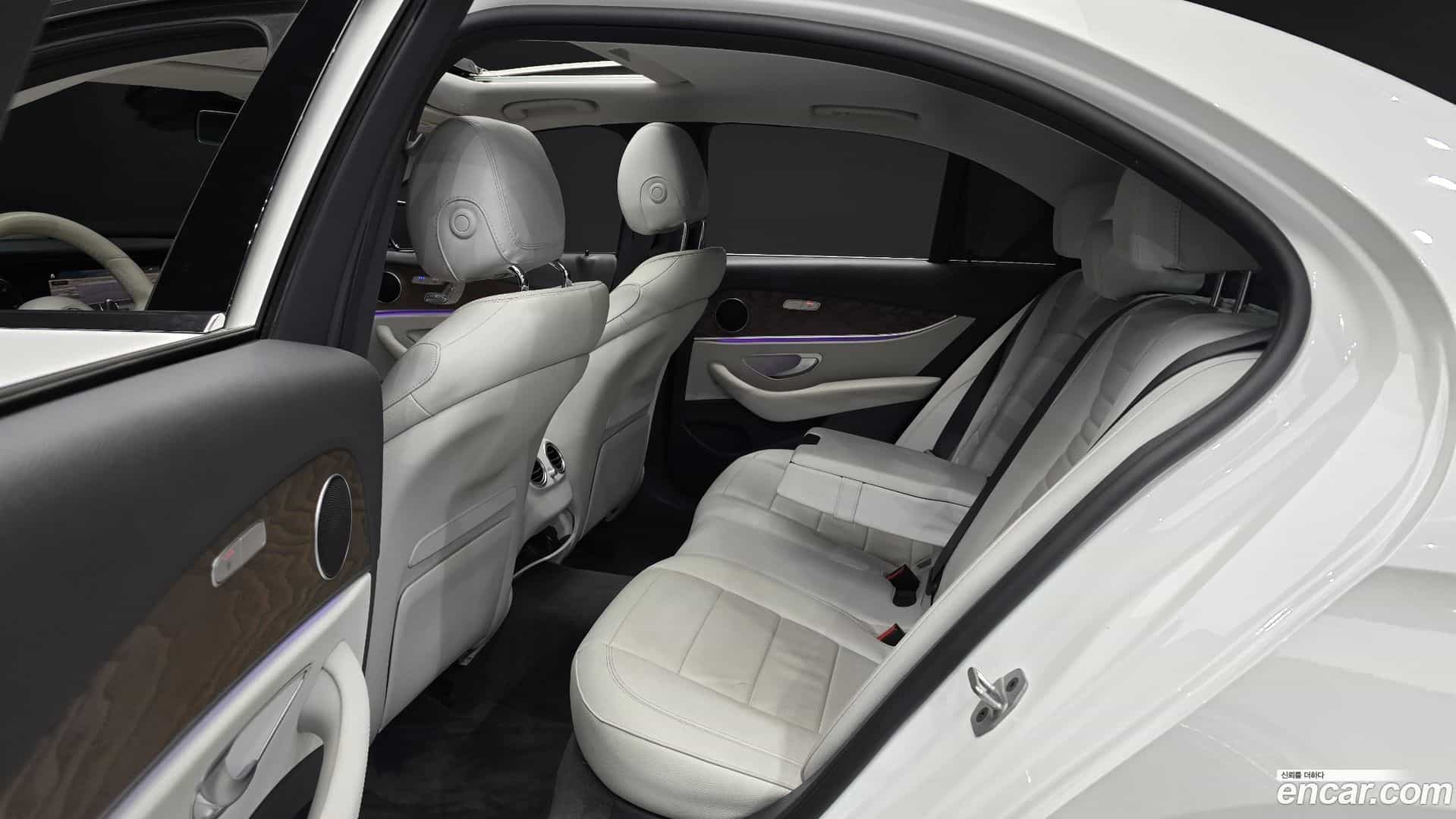 E-Class Mercedes-Benz 2022.4-OPTION-016