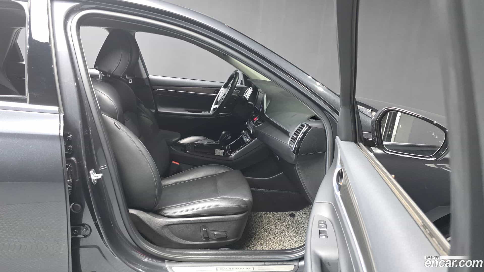 Grandeur Hyundai 2018.3-OPTION-015