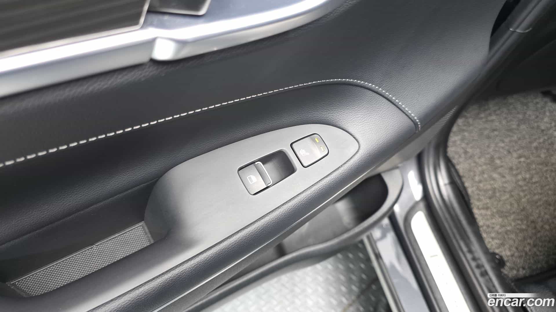 Grandeur Hyundai 2018.3-OPTION-023