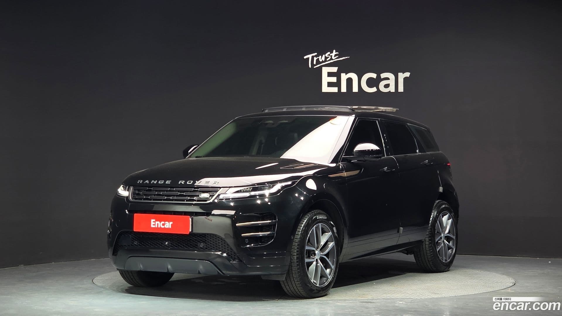 Main__Slider__Photo:Range Rover Evoque Land Rover 2024.11-0