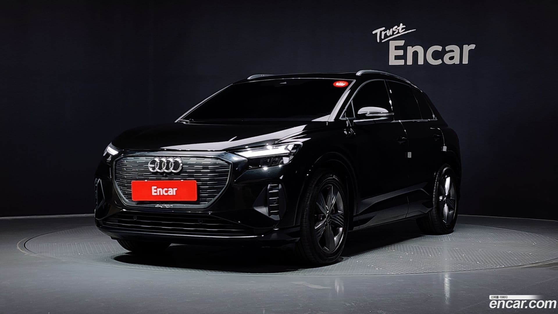 Main__Slider__Photo:Q4 e-tron Audi 2022.10-0