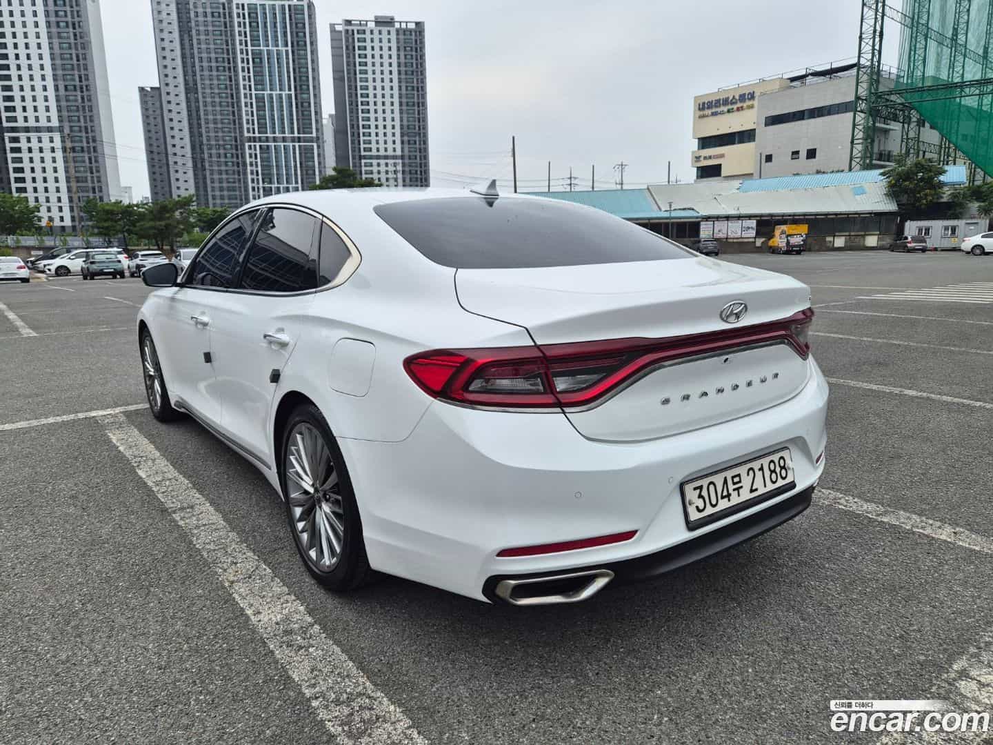 Grandeur Hyundai 2018.1-OUTER-004