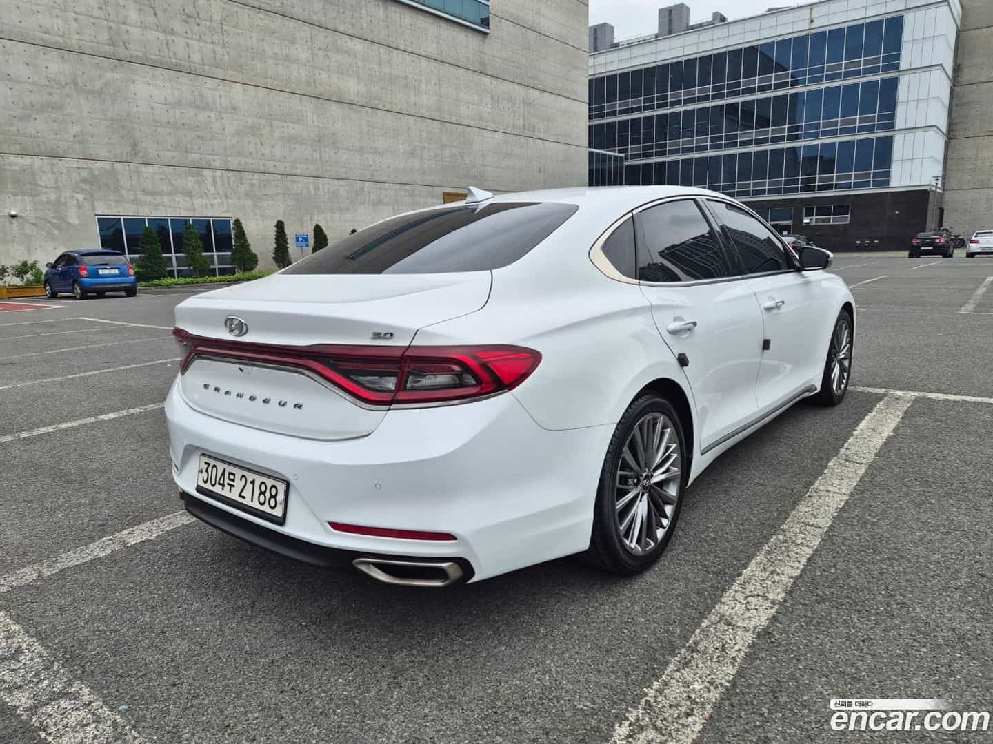 Grandeur Hyundai 2018.1-OUTER-006