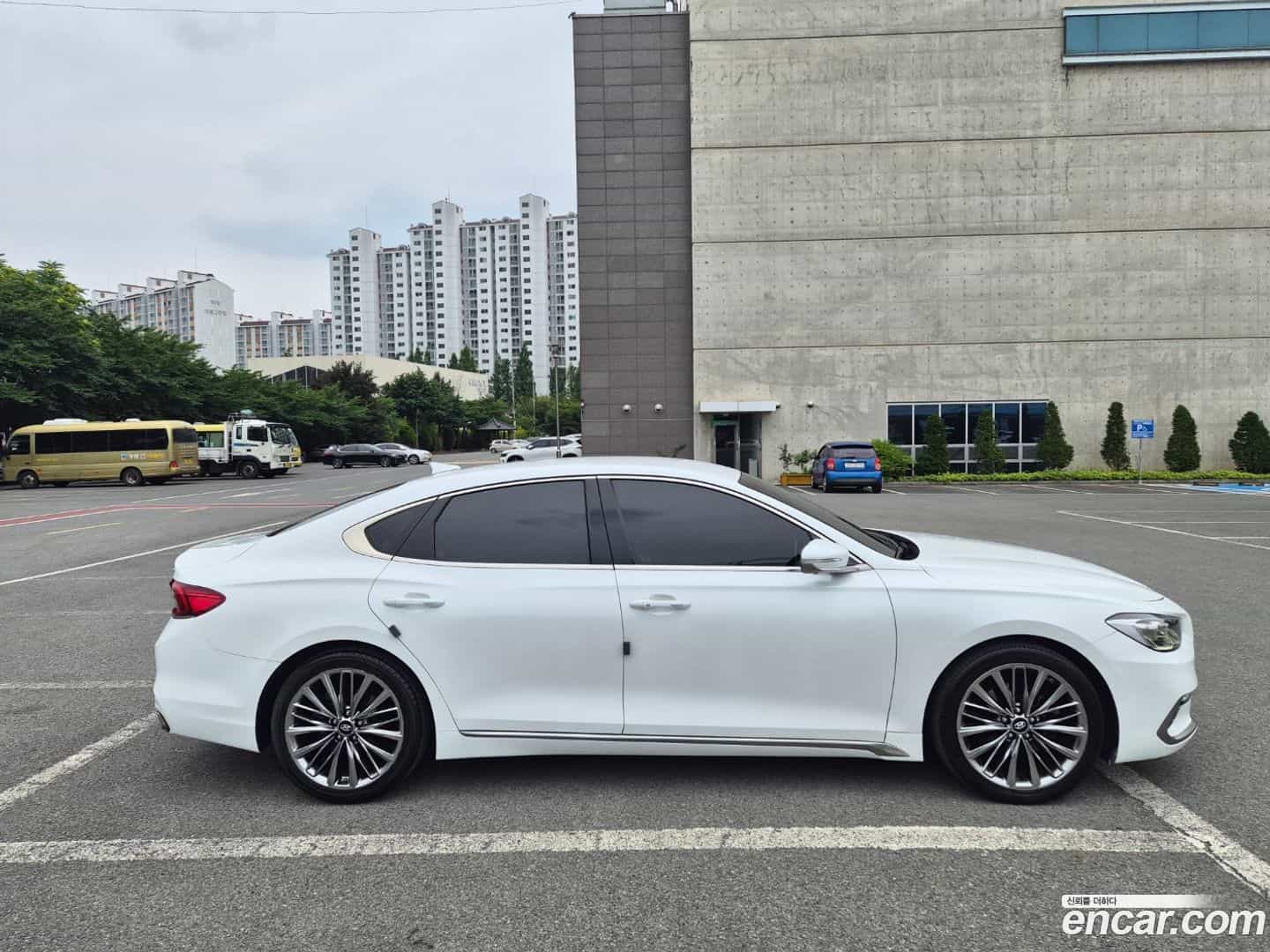 Grandeur Hyundai 2018.1-INNER-007