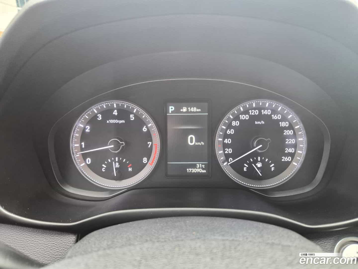 Grandeur Hyundai 2018.1-INNER-009