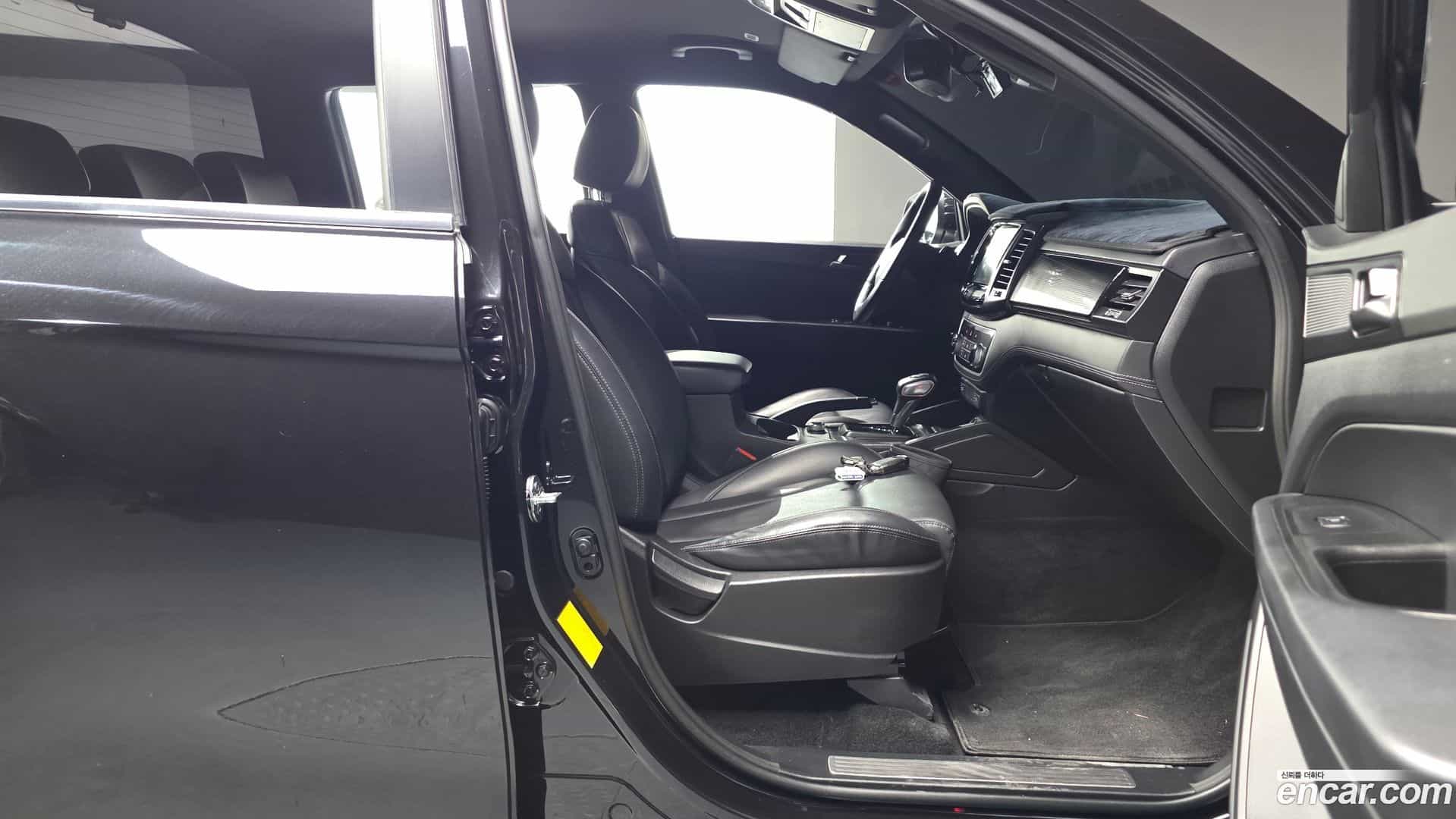 Rexton KG Mobility 2021.1-INNER-036