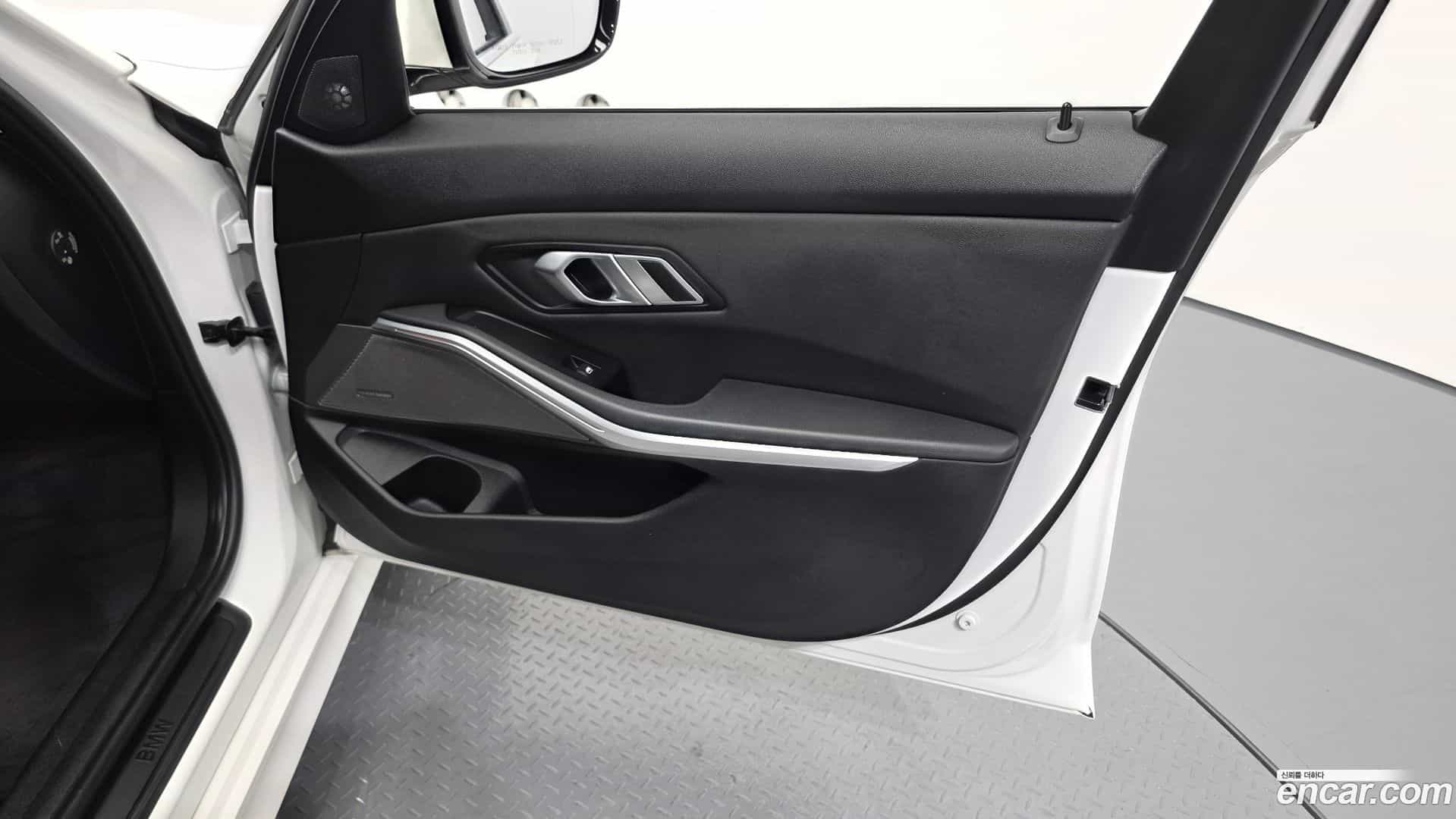 3-Series BMW 2019.11-INNER-034