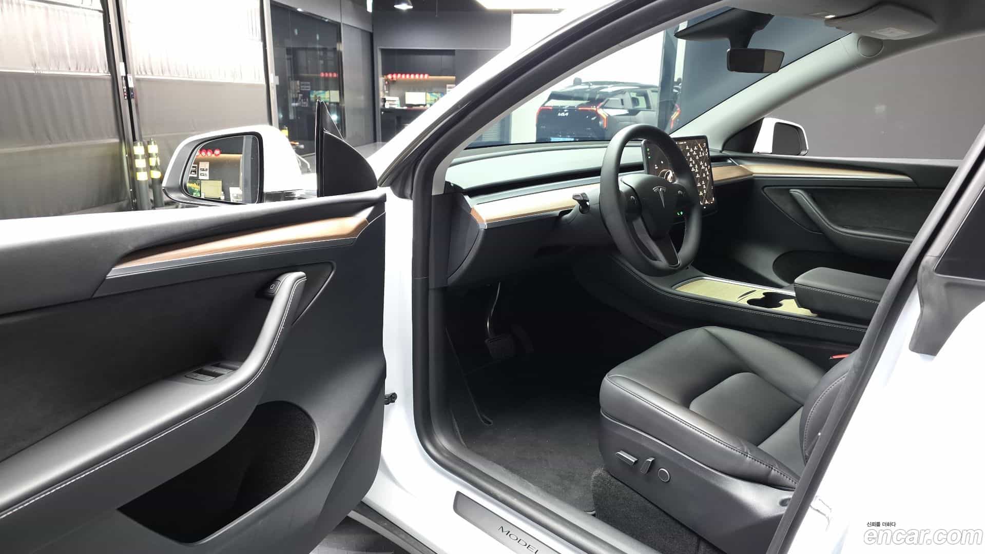 Model Y Tesla 2024.2-INNER-010