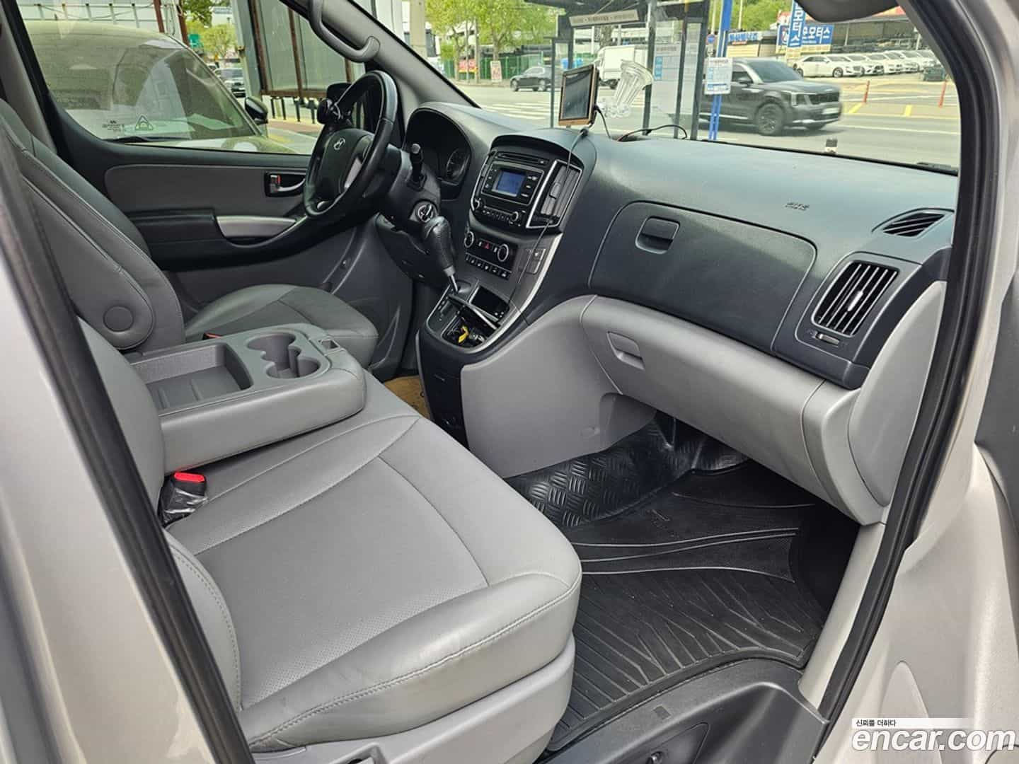 Starex Hyundai 2020.11-INNER-010