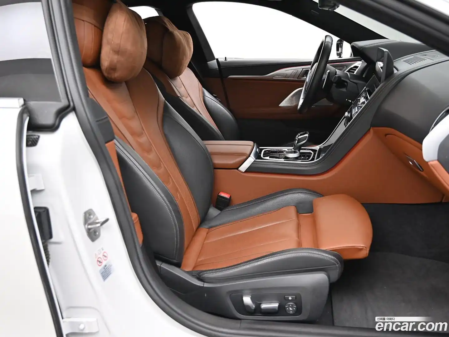 8-Series BMW 2022.8-INNER-010
