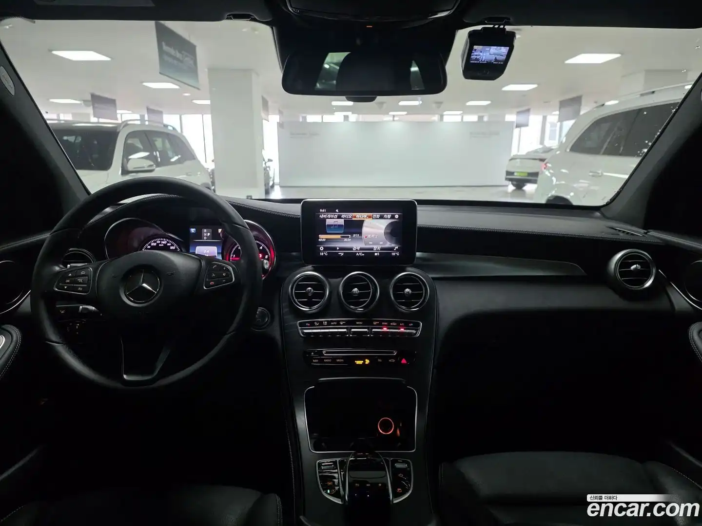 GLC-Class Mercedes-Benz 2018.1-INNER-007