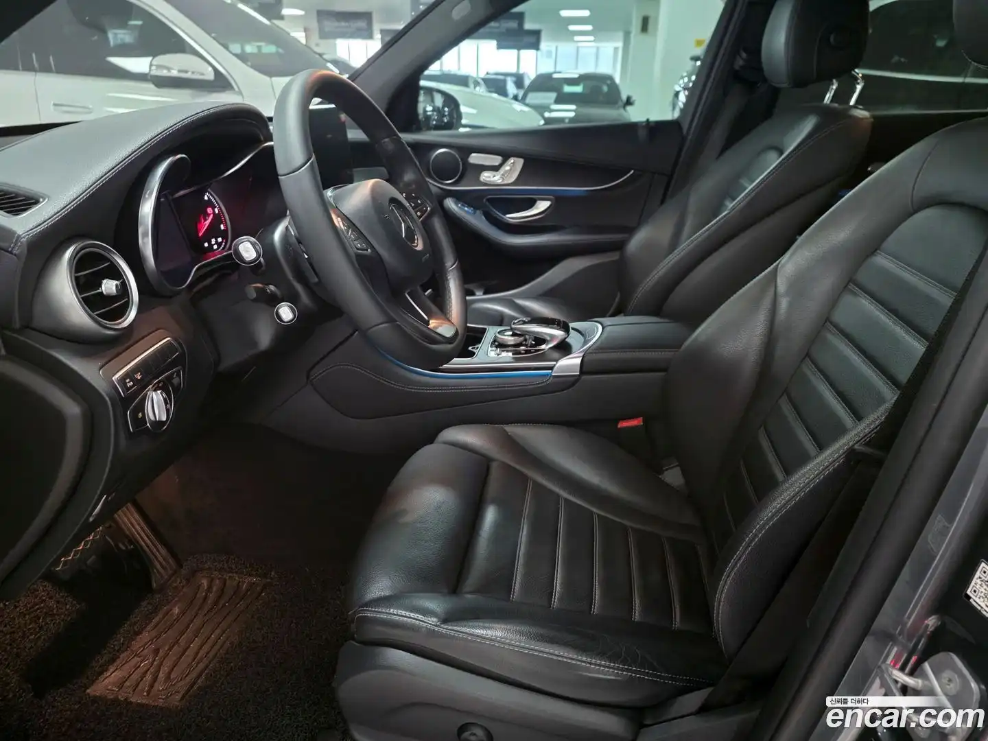 GLC-Class Mercedes-Benz 2018.1-INNER-009