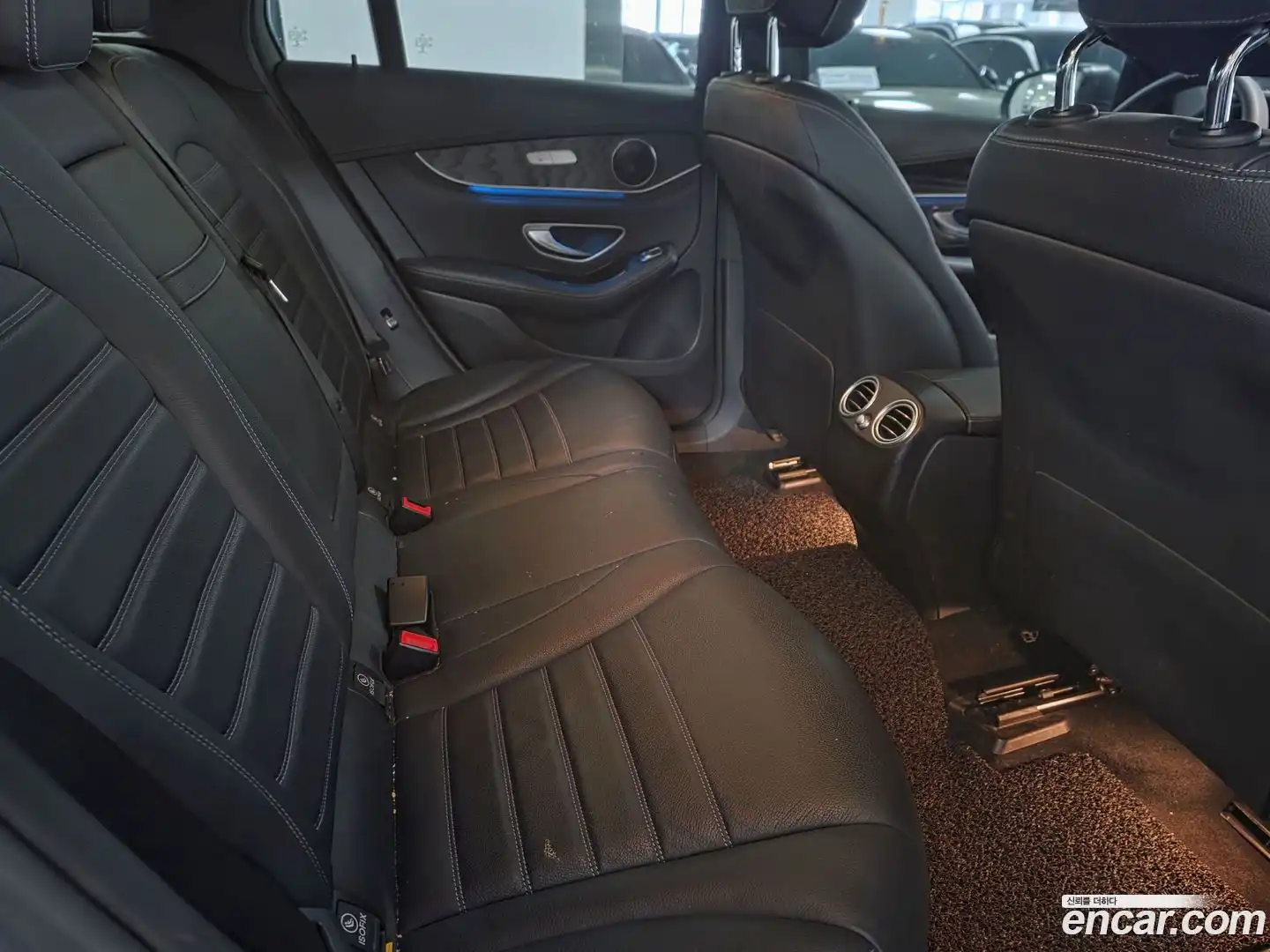 GLC-Class Mercedes-Benz 2018.1-INNER-010