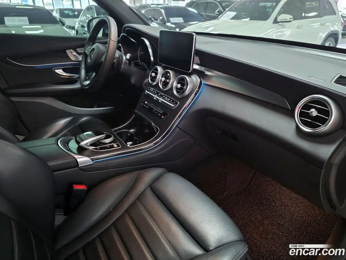 GLC-Class Mercedes-Benz 2018.1-OPTION-017