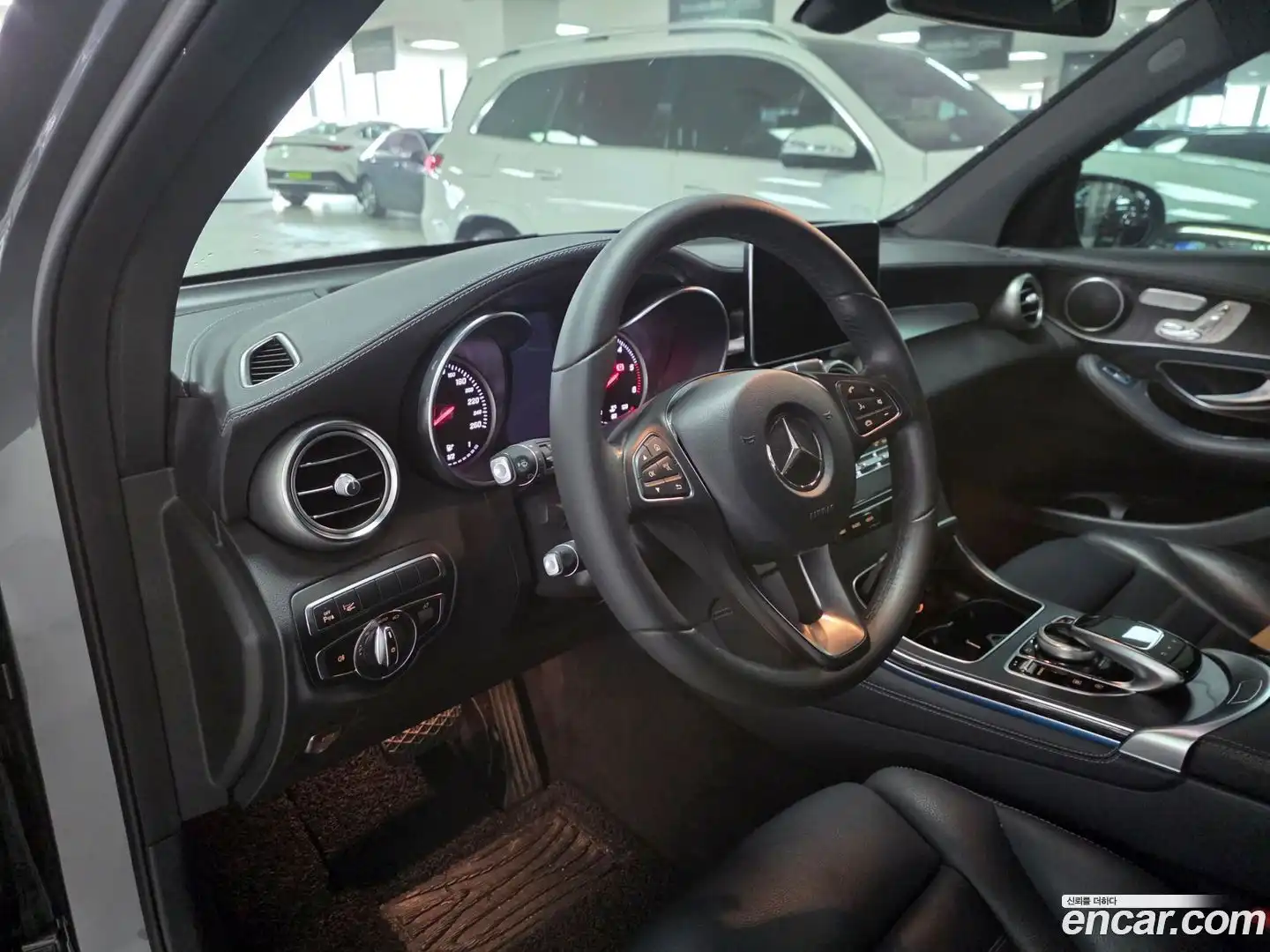 GLC-Class Mercedes-Benz 2018.1-OPTION-018