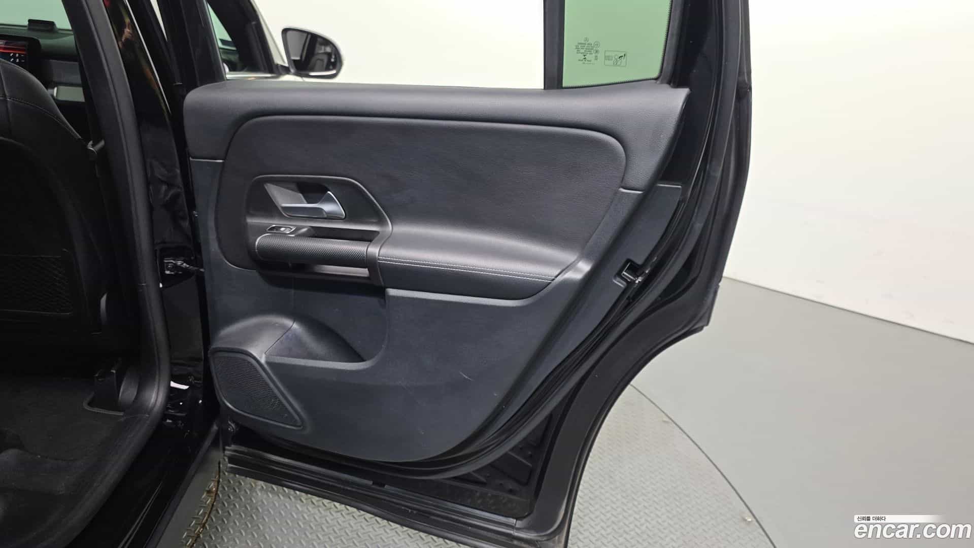 GLB-Class Mercedes-Benz 2021.8-INNER-035