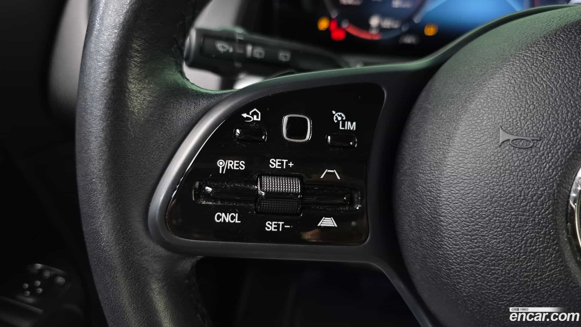 GLB-Class Mercedes-Benz 2021.8-OPTION-042