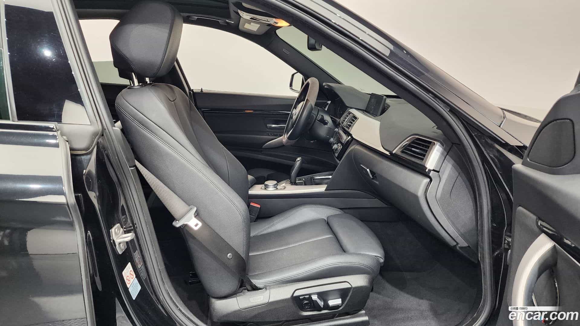 Gran Turismo BMW 2020.4-INNER-036