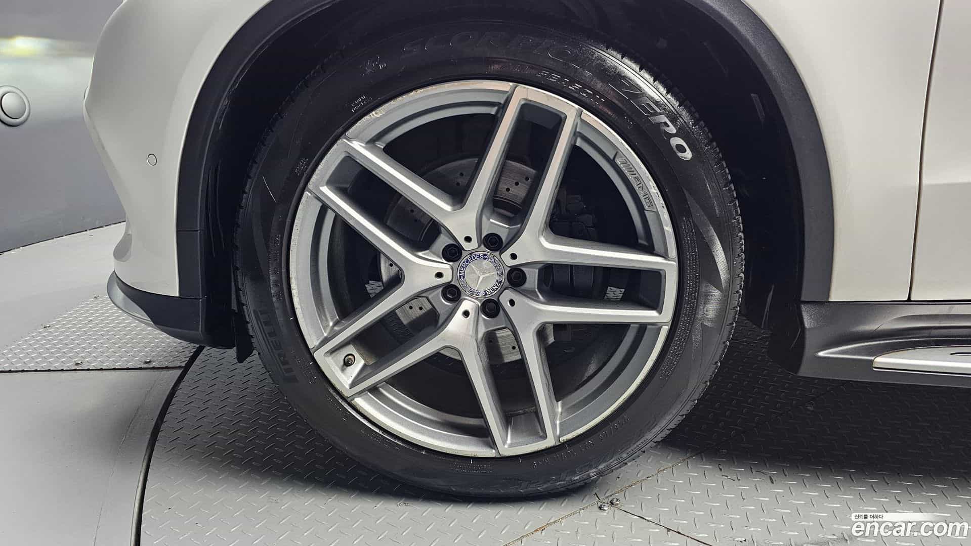 GLE-Class Mercedes-Benz 2017.0-OUTER-005