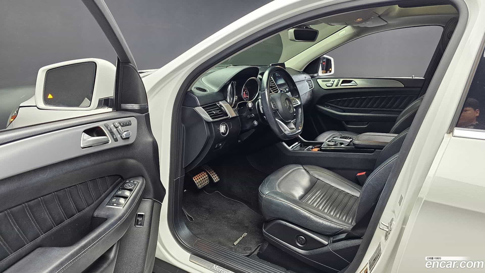 GLE-Class Mercedes-Benz 2017.0-INNER-010