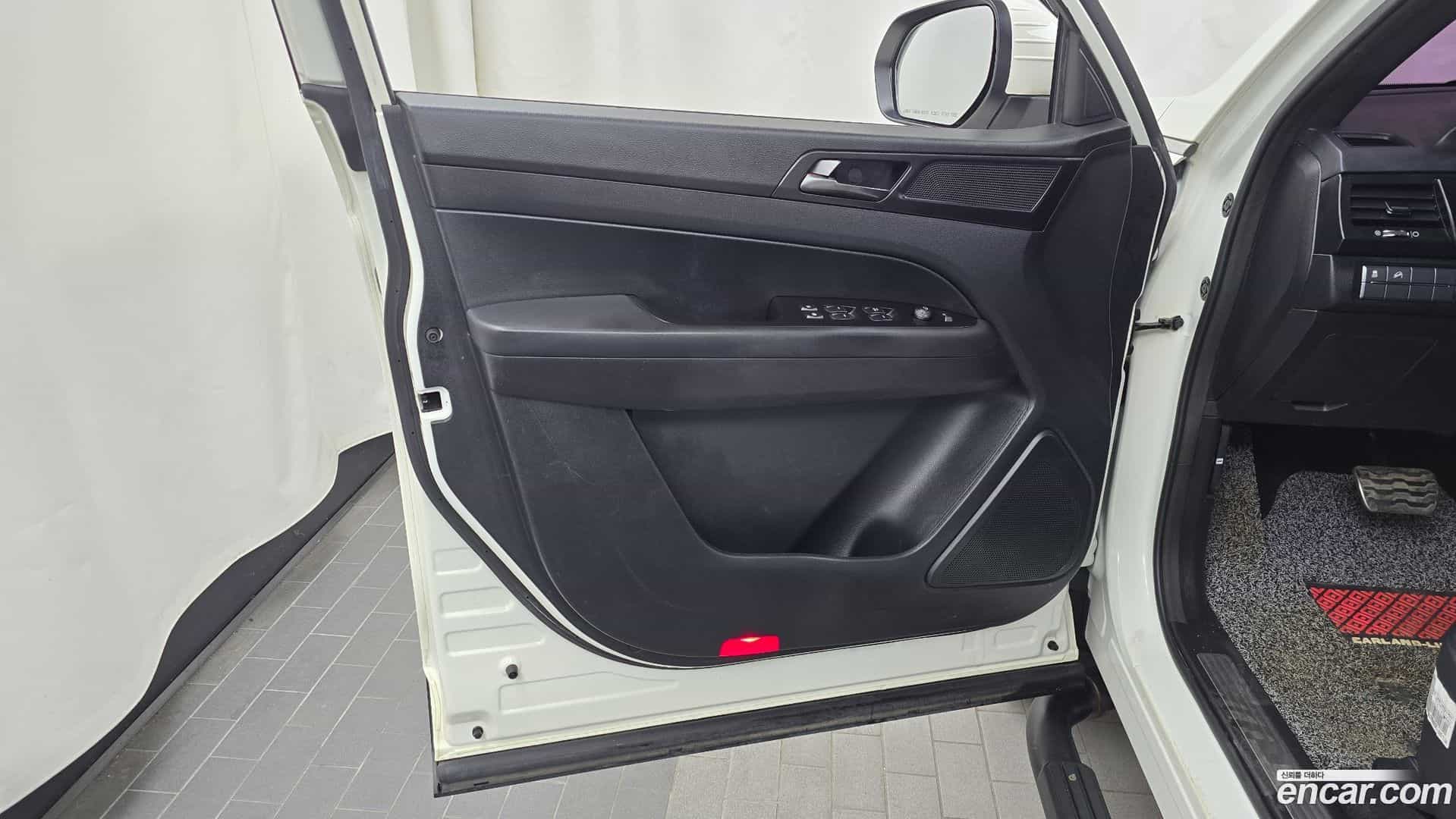 Rexton KG Mobility 2020.10-INNER-034