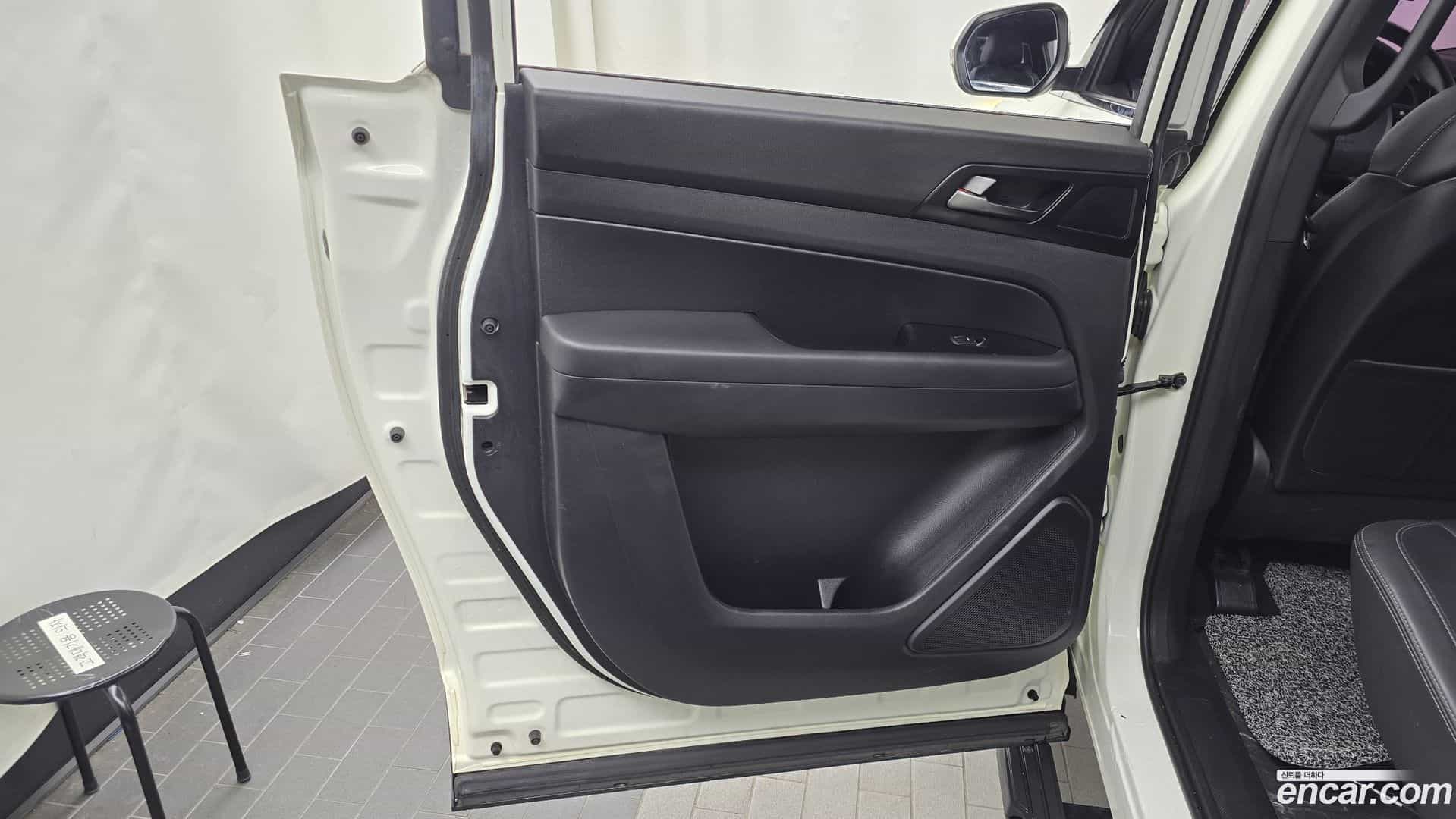 Rexton KG Mobility 2020.10-INNER-035