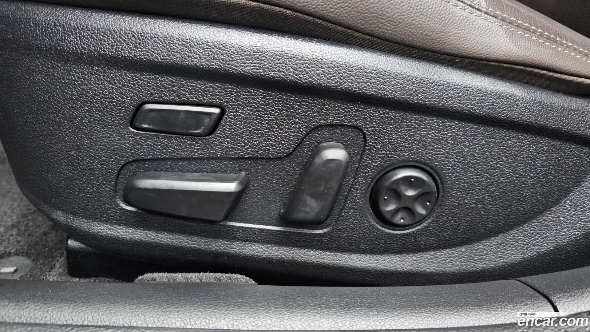 Grandeur Hyundai 2017.5-OPTION-044