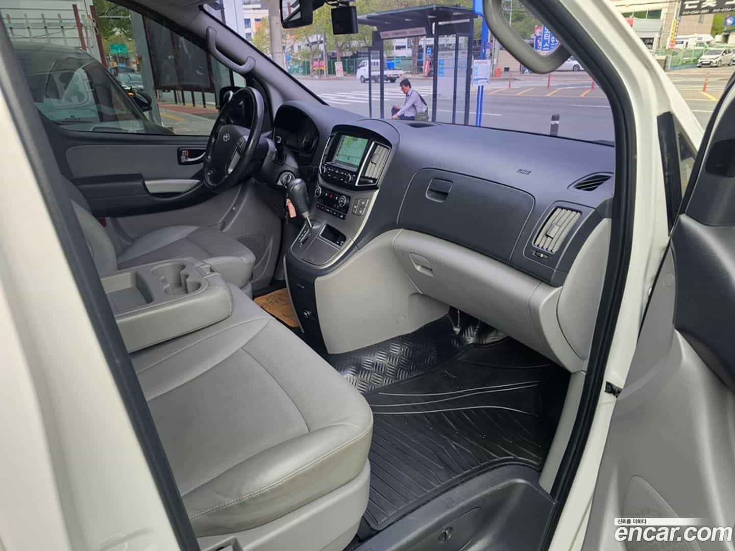 Starex Hyundai 2016.0-INNER-010