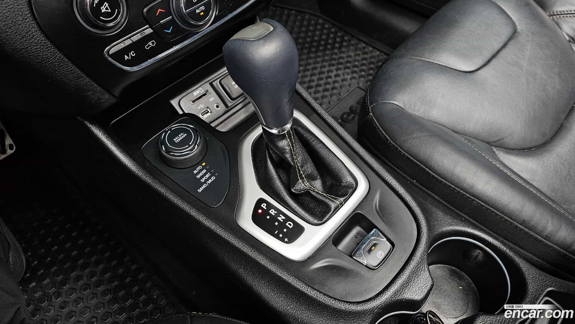 Cherokee Jeep 2018.3-INNER-009