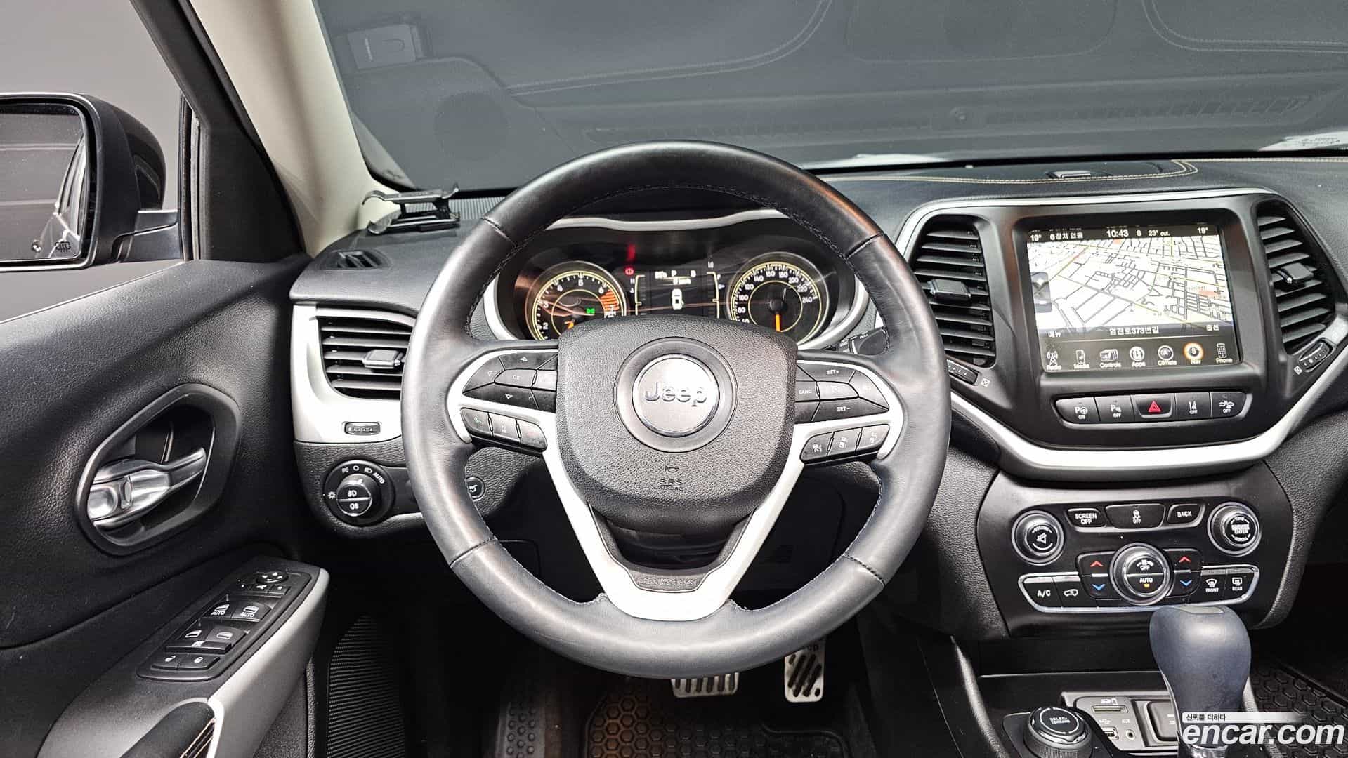 Cherokee Jeep 2018.3-OPTION-017
