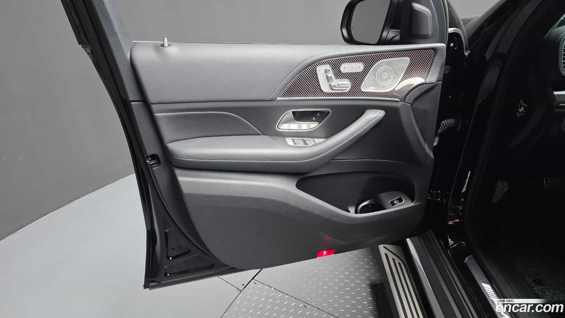 GLE-Class Mercedes-Benz 2022.4-INNER-034