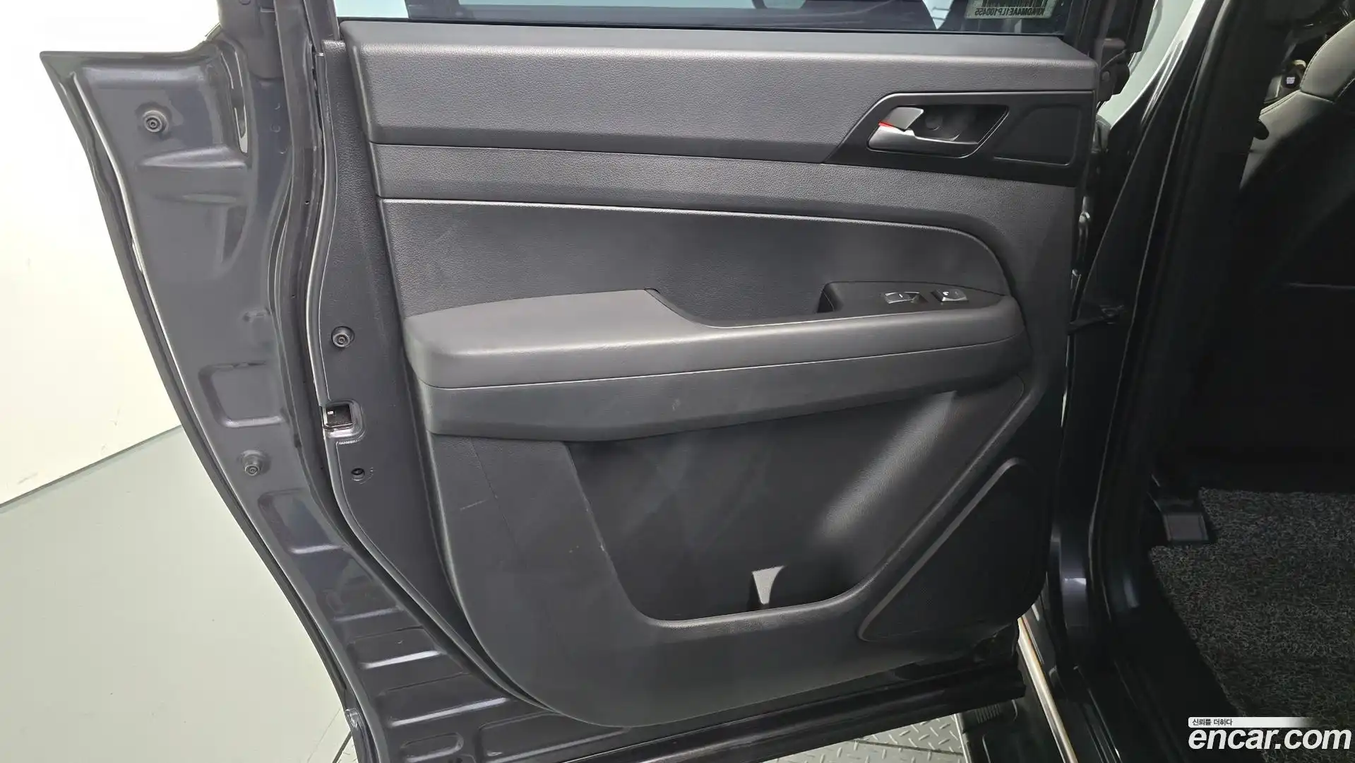 Rexton KG Mobility 2020.4-INNER-035