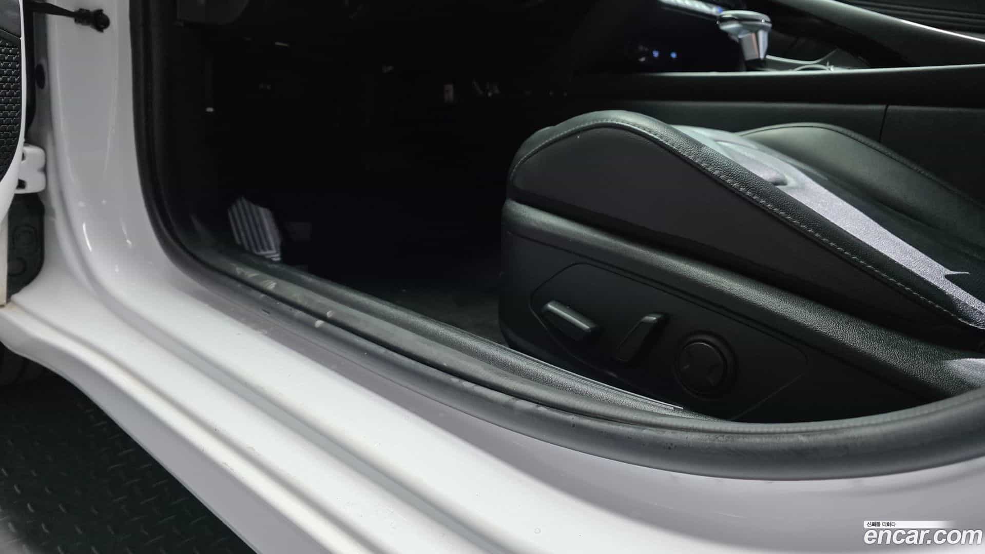 AVANTE Hyundai 2022.4-OPTION-042