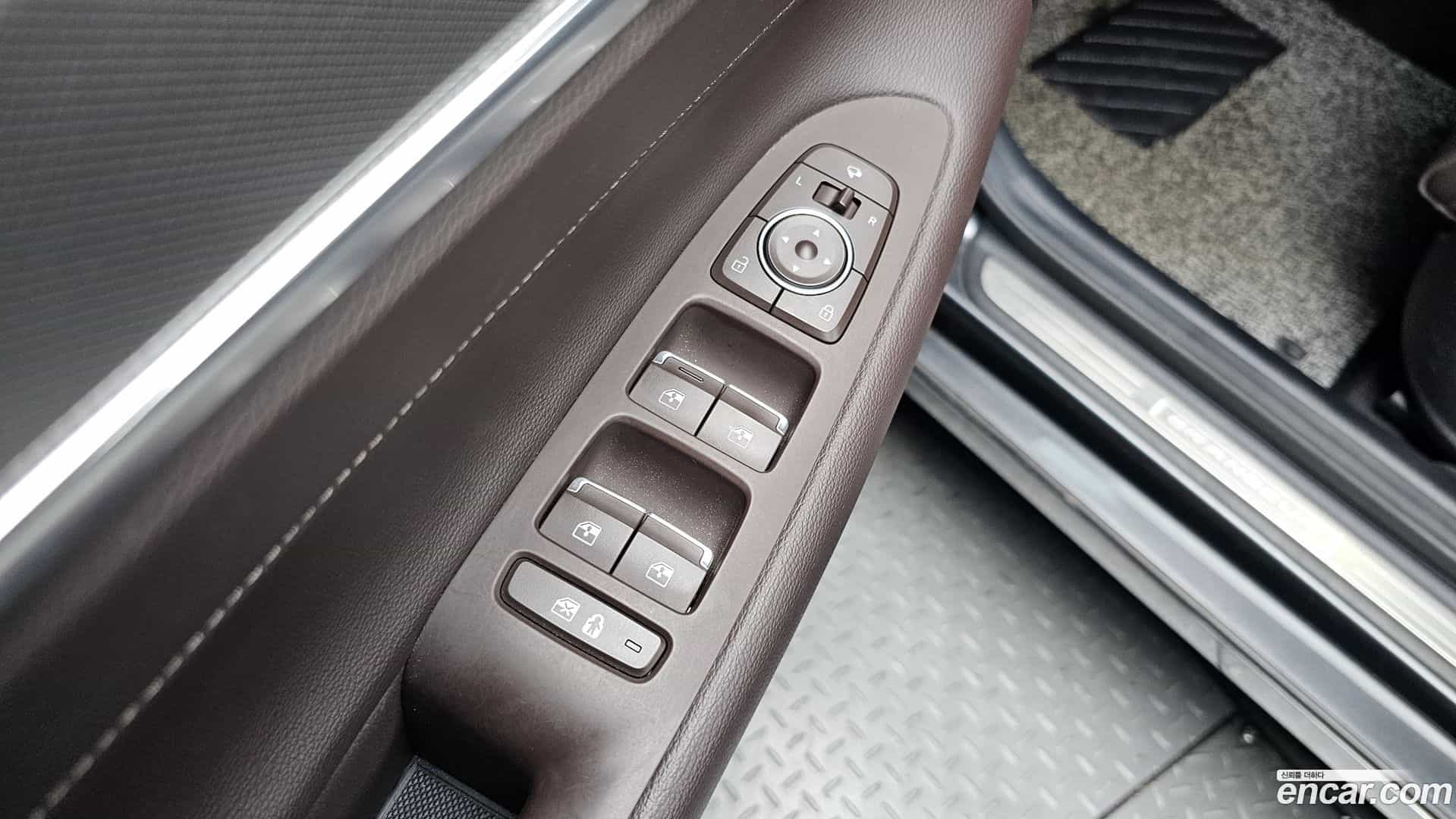 Grandeur Hyundai 2021.4-OPTION-050