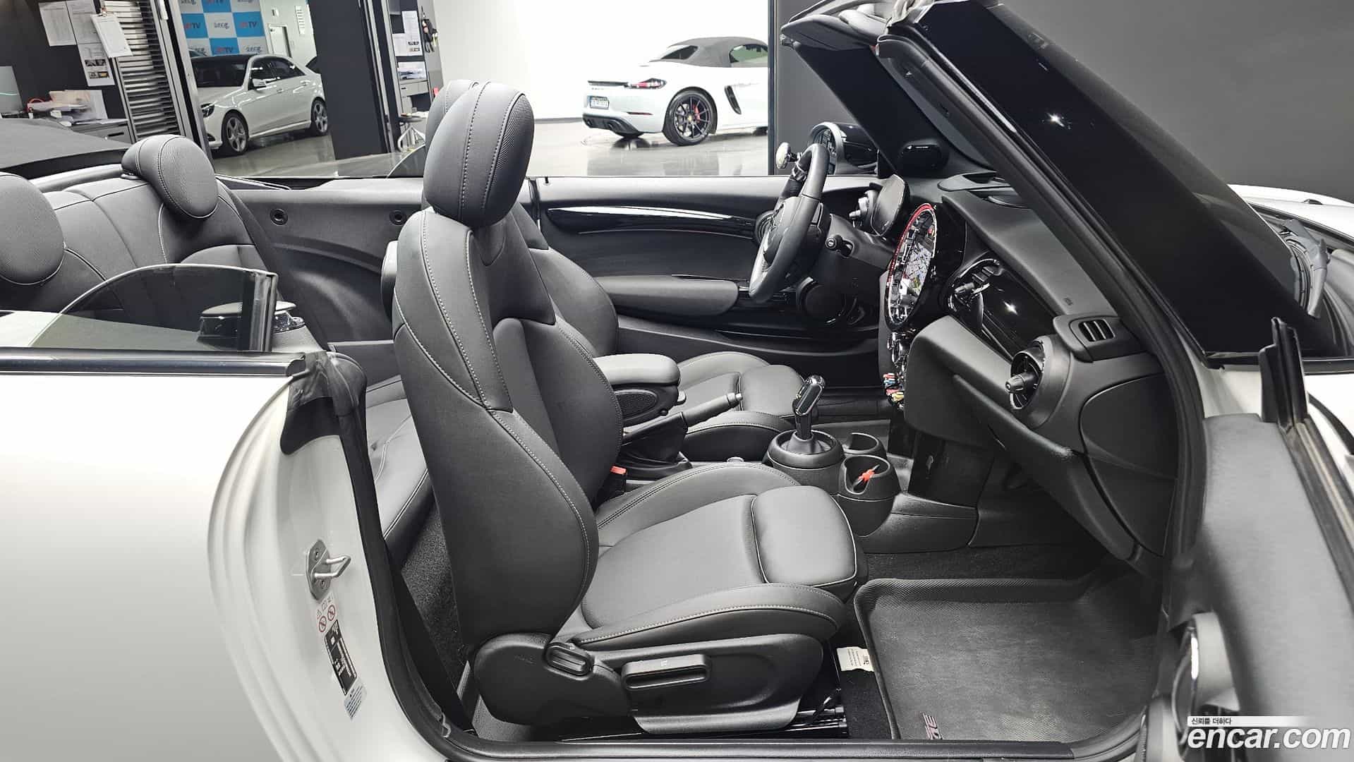 Cooper Convertible Mini 2024.2-INNER-010