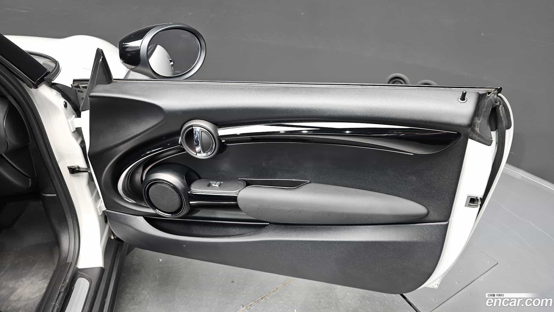 Cooper Convertible Mini 2024.2-INNER-034