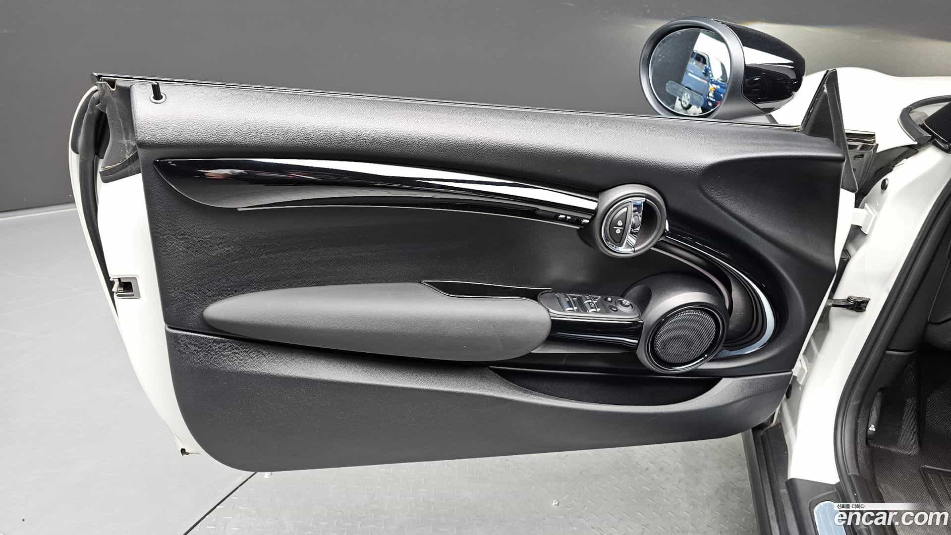 Cooper Convertible Mini 2024.2-INNER-035