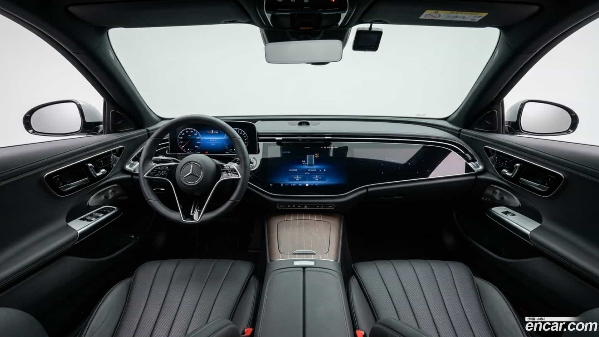 E-Class Mercedes-Benz 2025.7-INNER-007