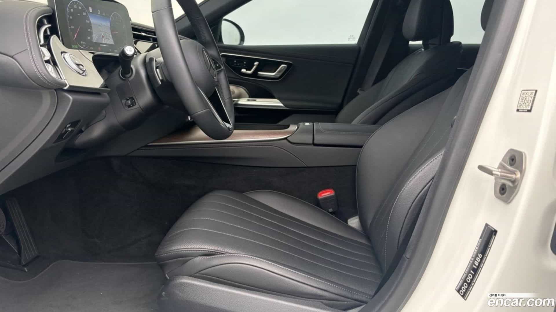 E-Class Mercedes-Benz 2025.7-INNER-010