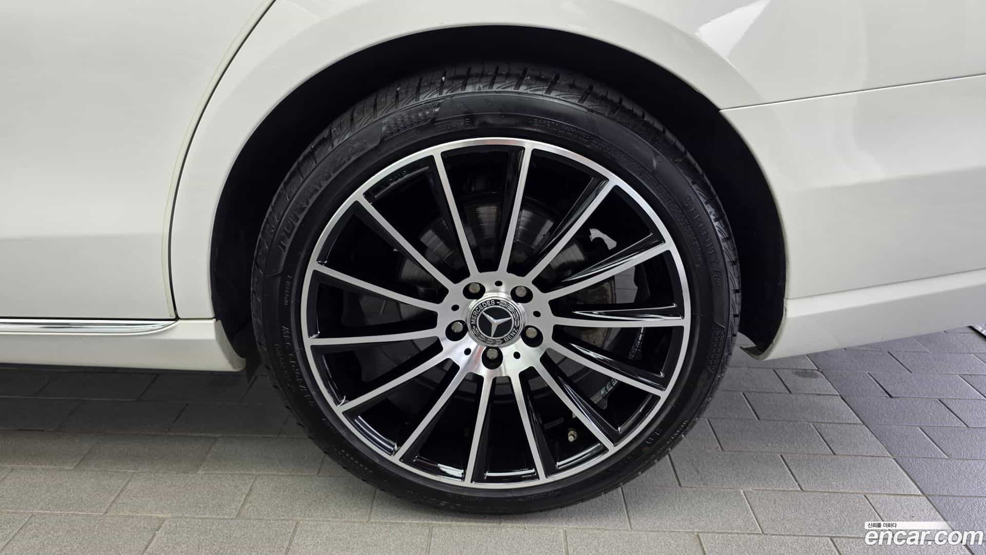 E-Class Mercedes-Benz 2019.2-OUTER-031
