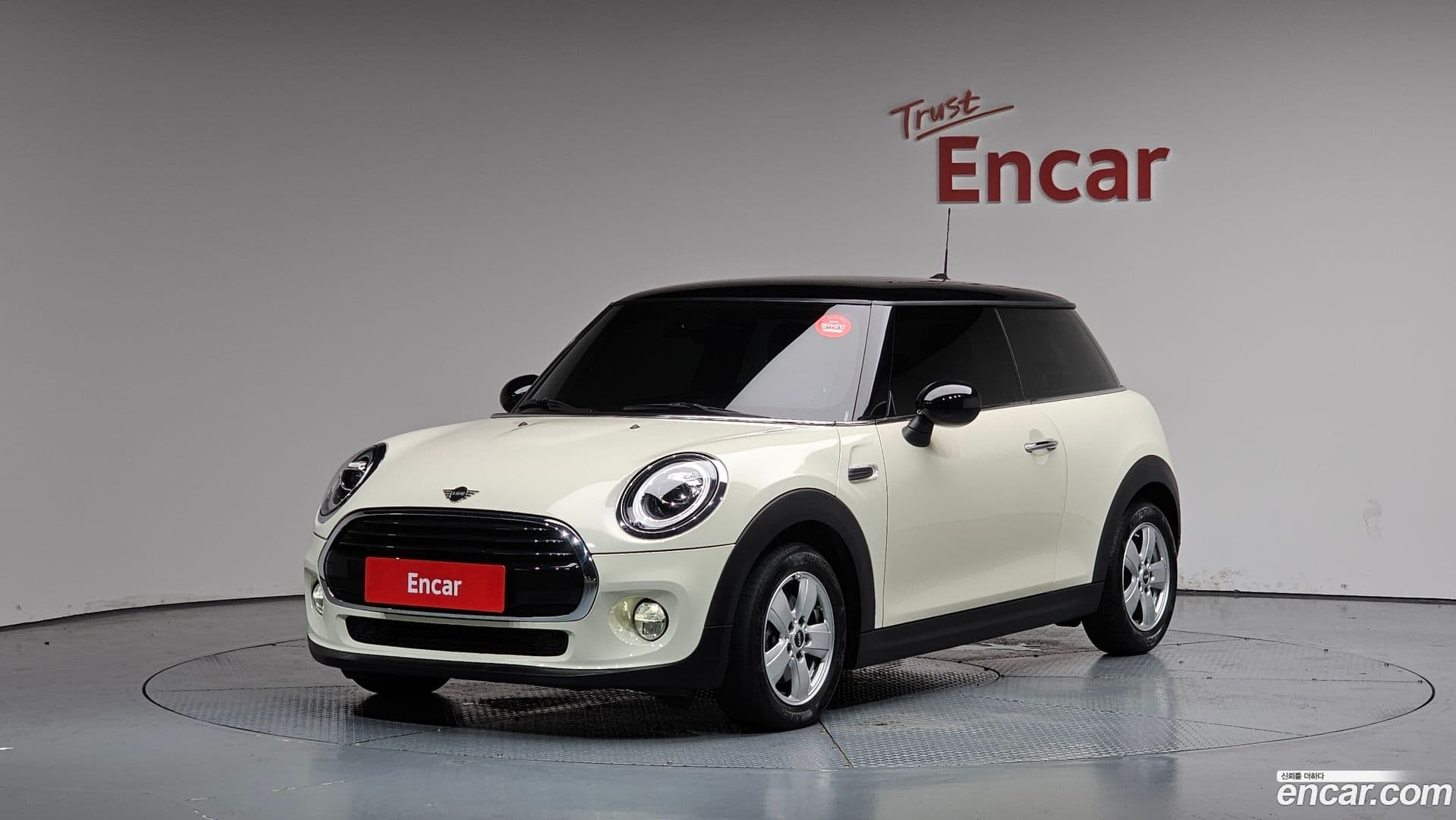 Main__Slider__Photo:Cooper Mini 2019.0-0