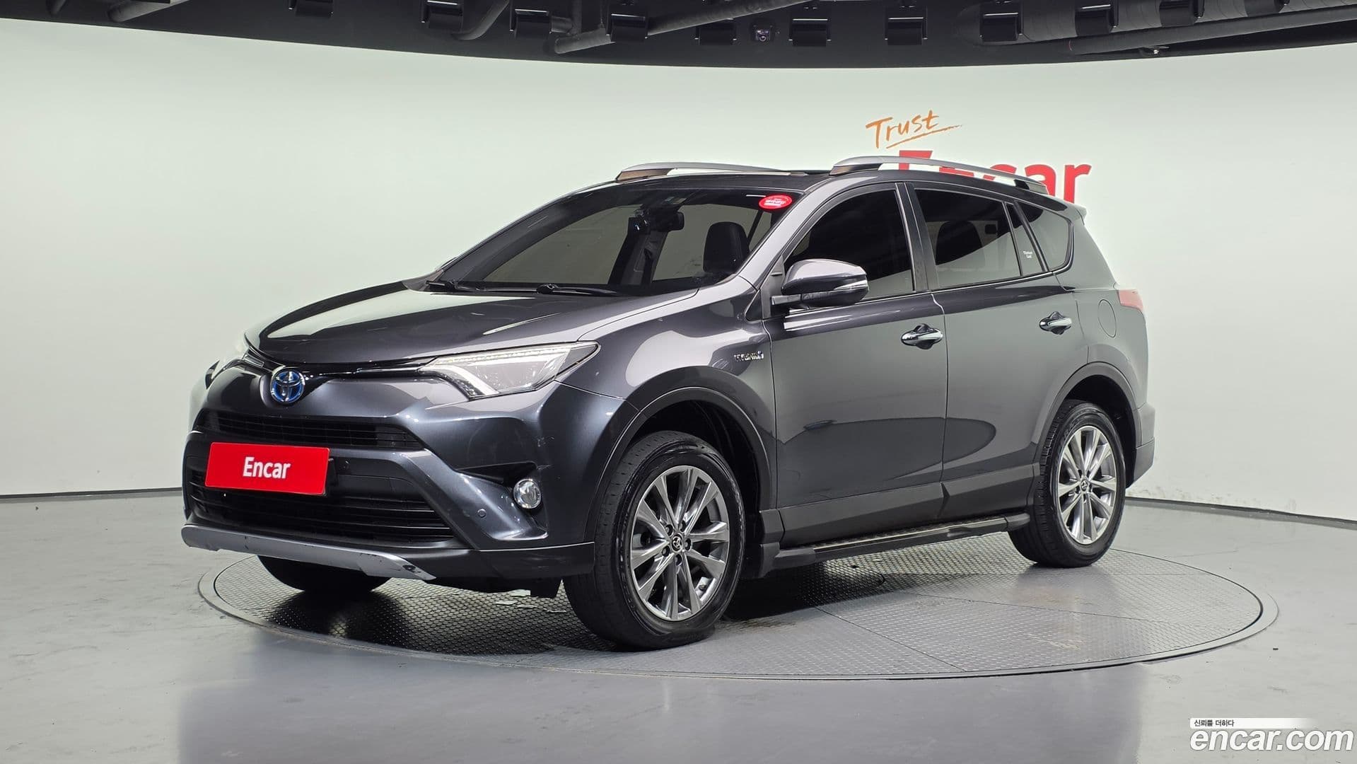 Main__Slider__Photo:RAV4 Toyota 2018.4-0