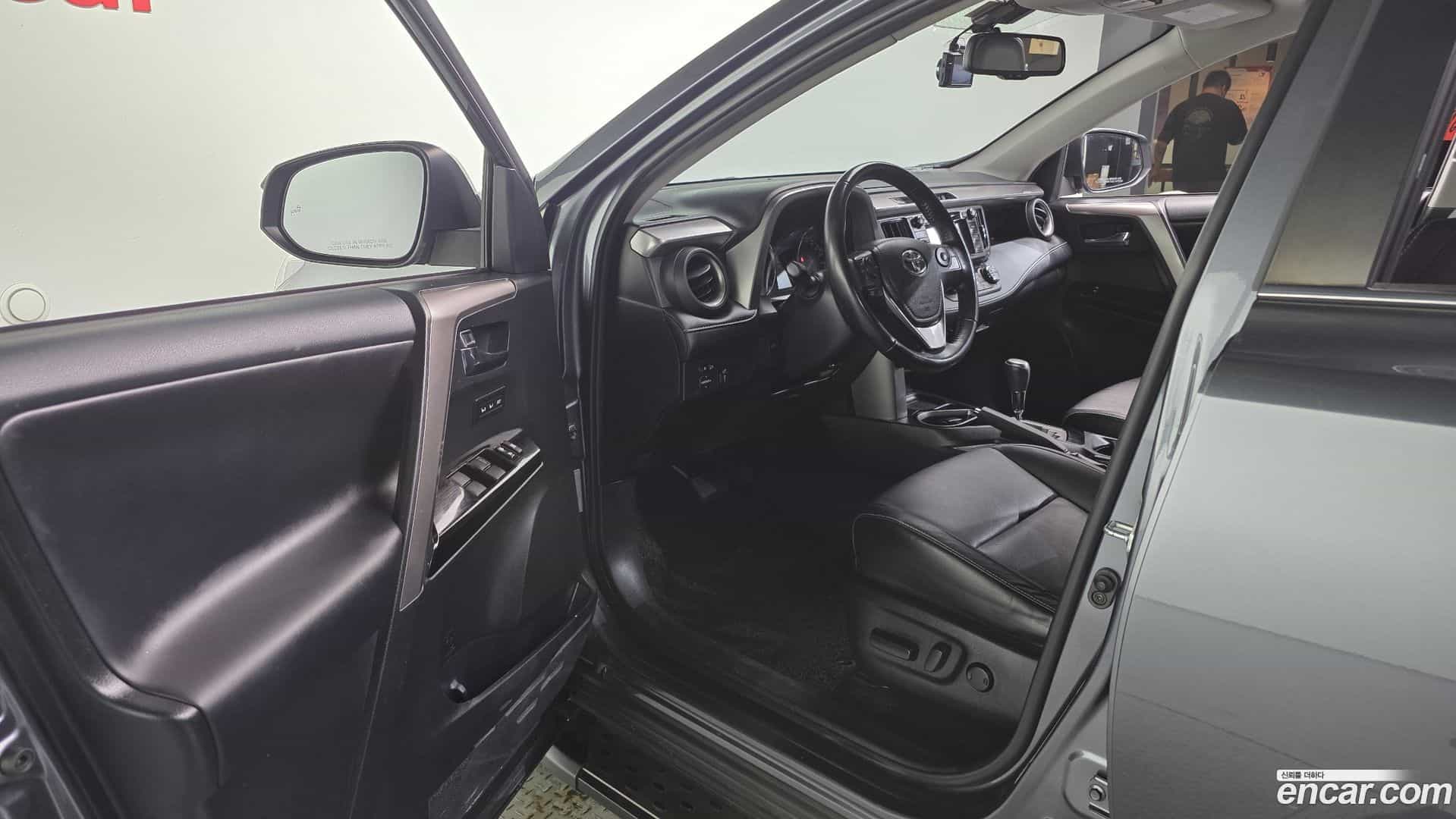 RAV4 Toyota 2018.4-INNER-010