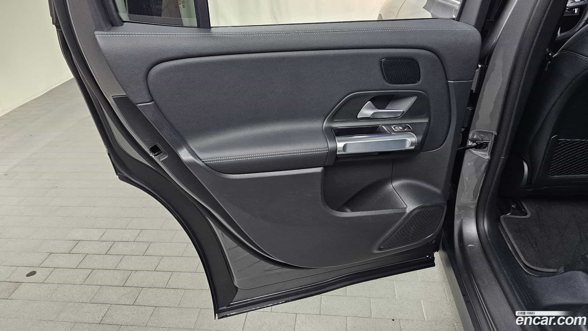 EQB Mercedes-Benz 2023.11-INNER-035