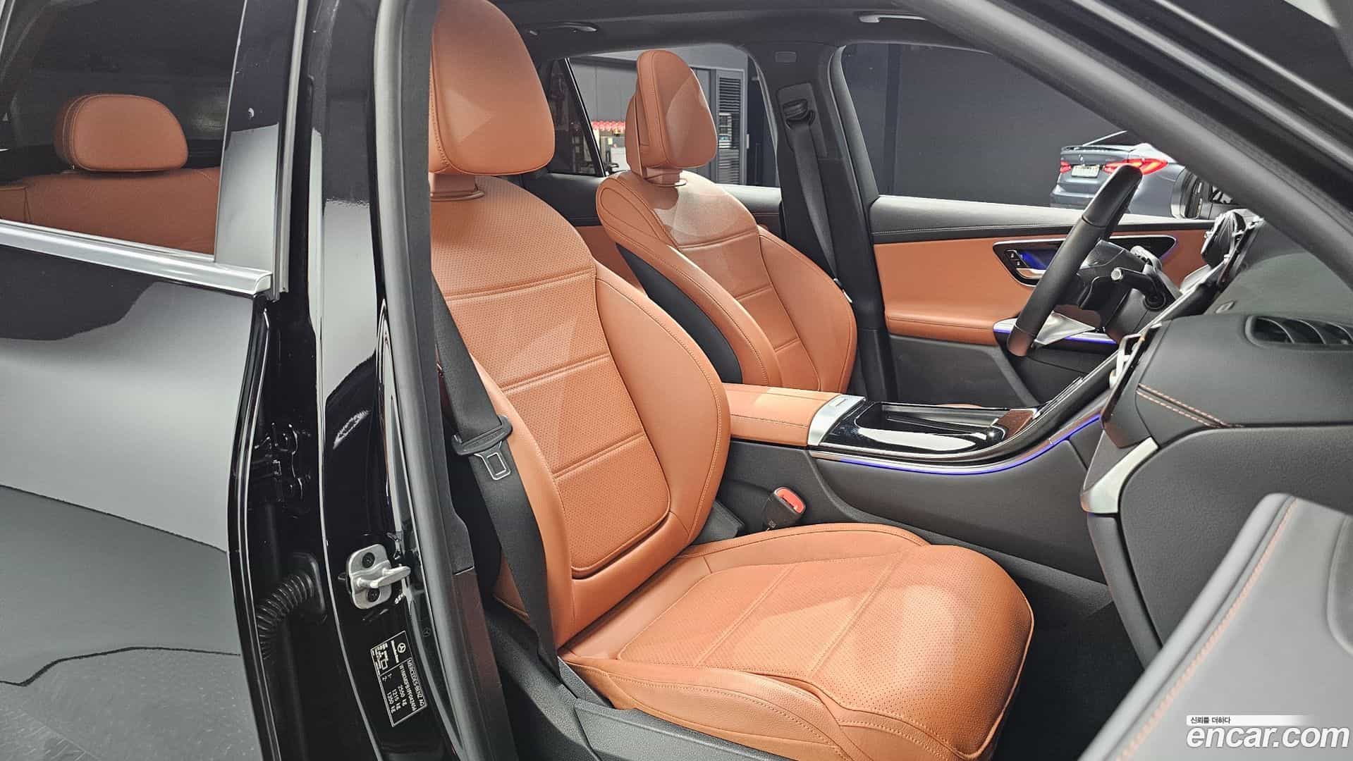 GLC-Class Mercedes-Benz 2023.6-INNER-036