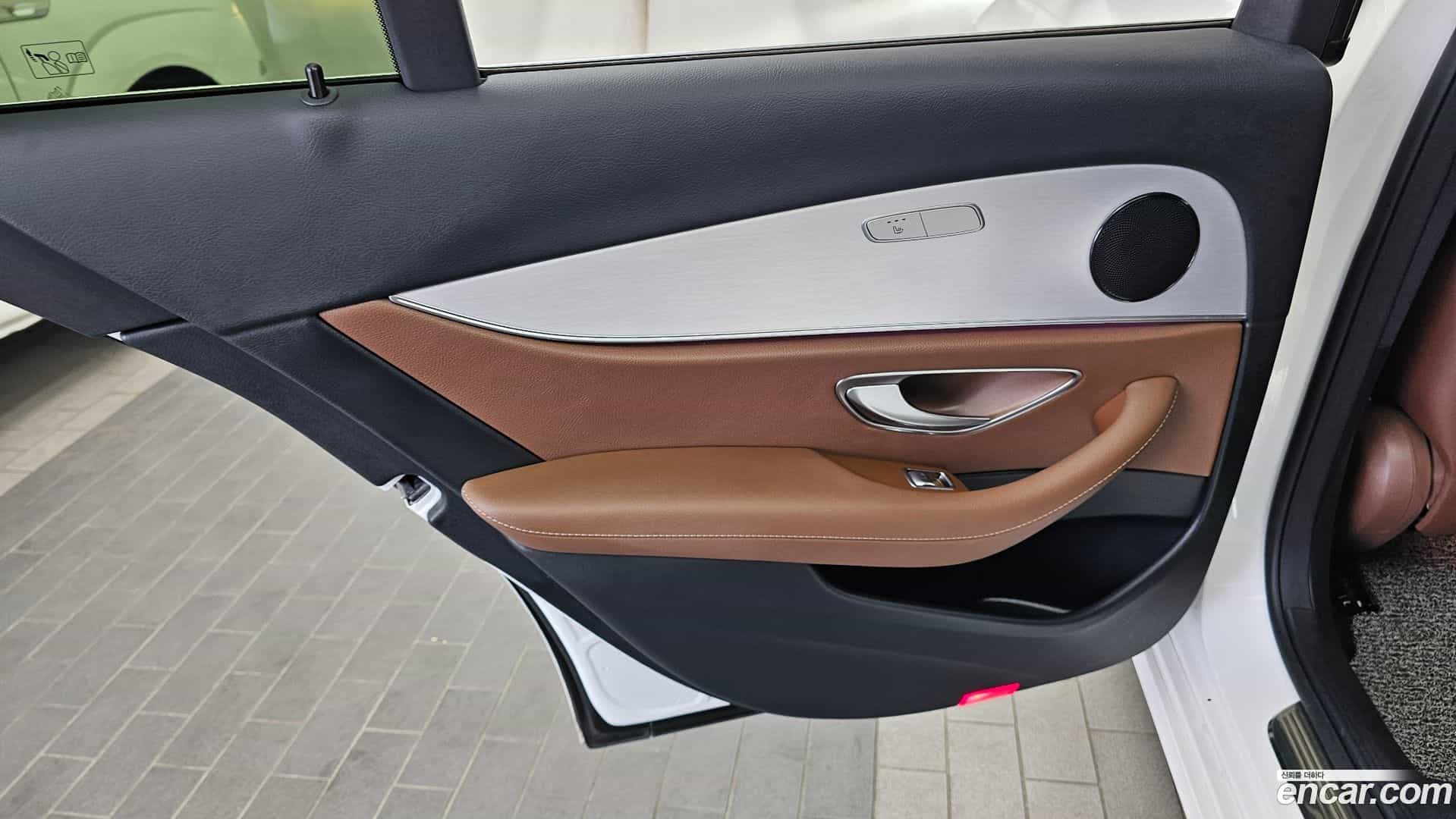 E-Class Mercedes-Benz 2021.4-INNER-035