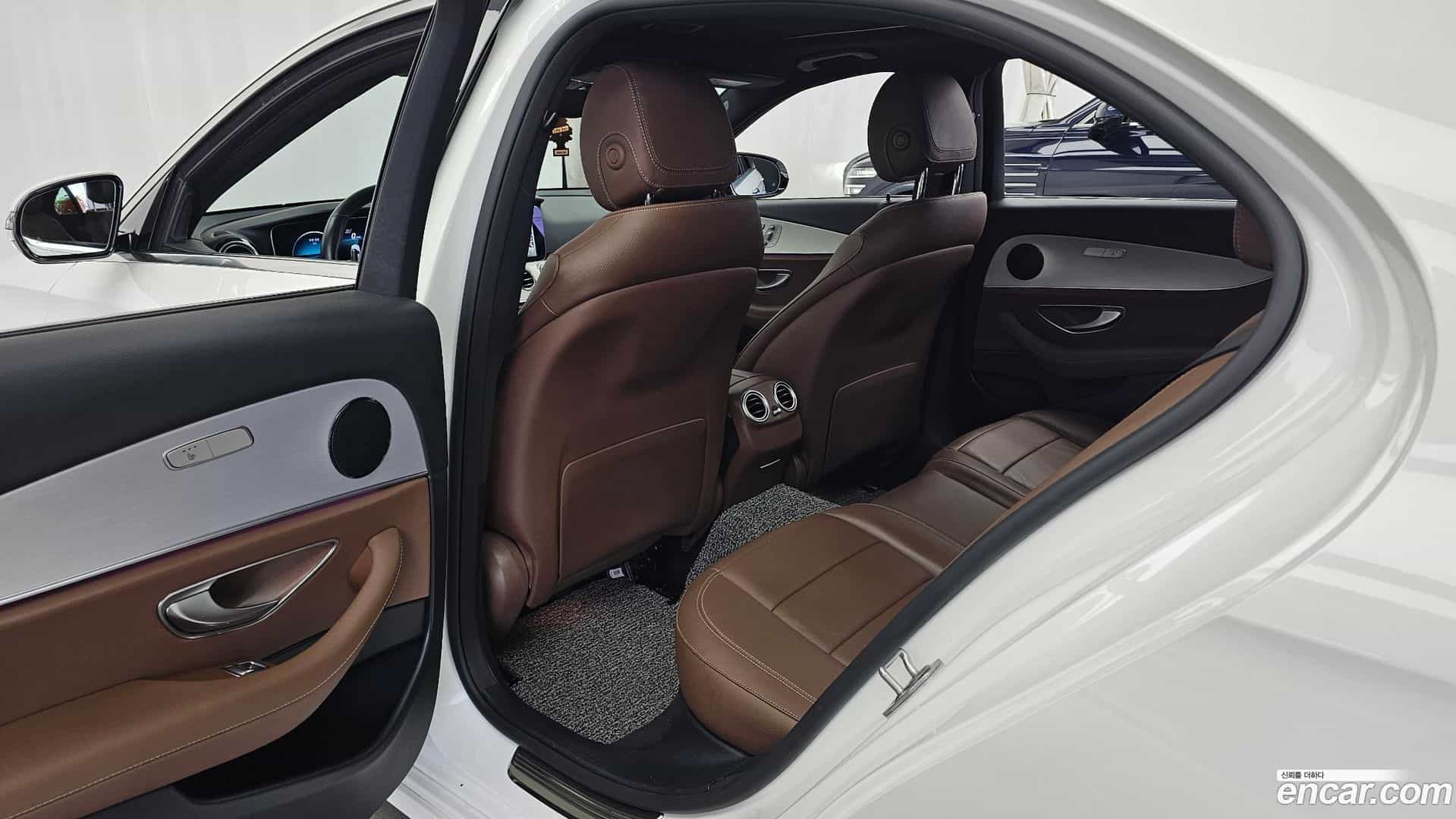 E-Class Mercedes-Benz 2021.4-INNER-036
