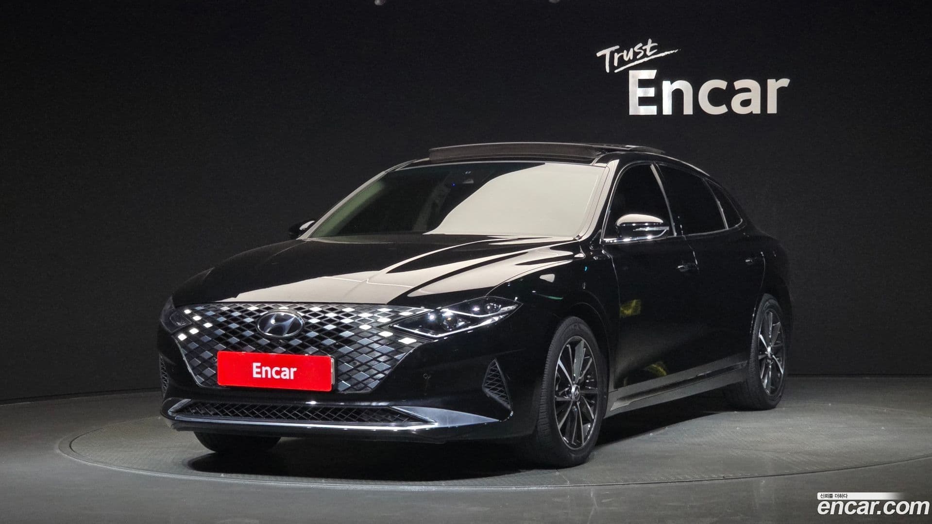 Main__Slider__Photo:Grandeur Hyundai 2021.10-0