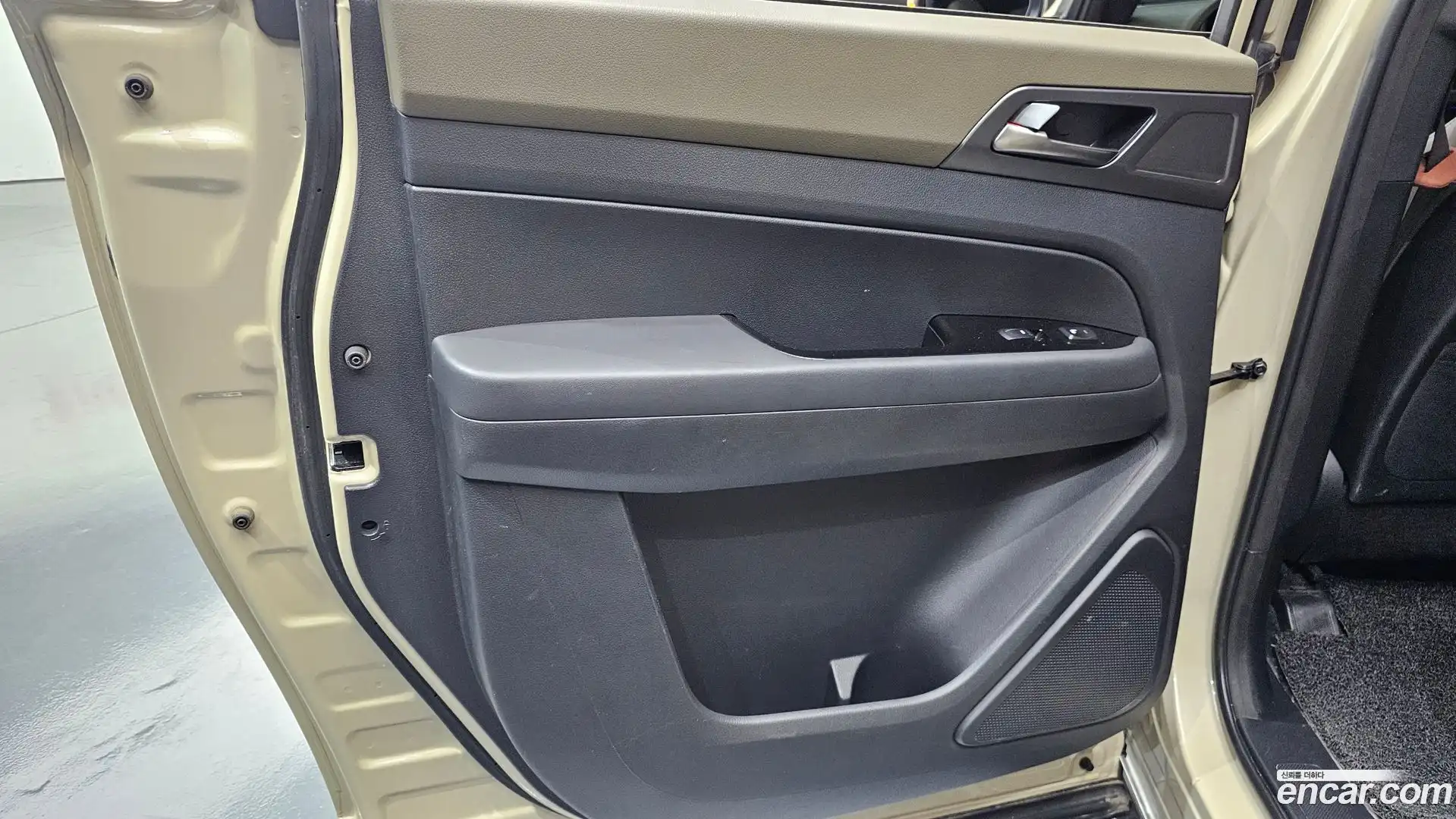 Rexton KG Mobility 2023.5-INNER-035