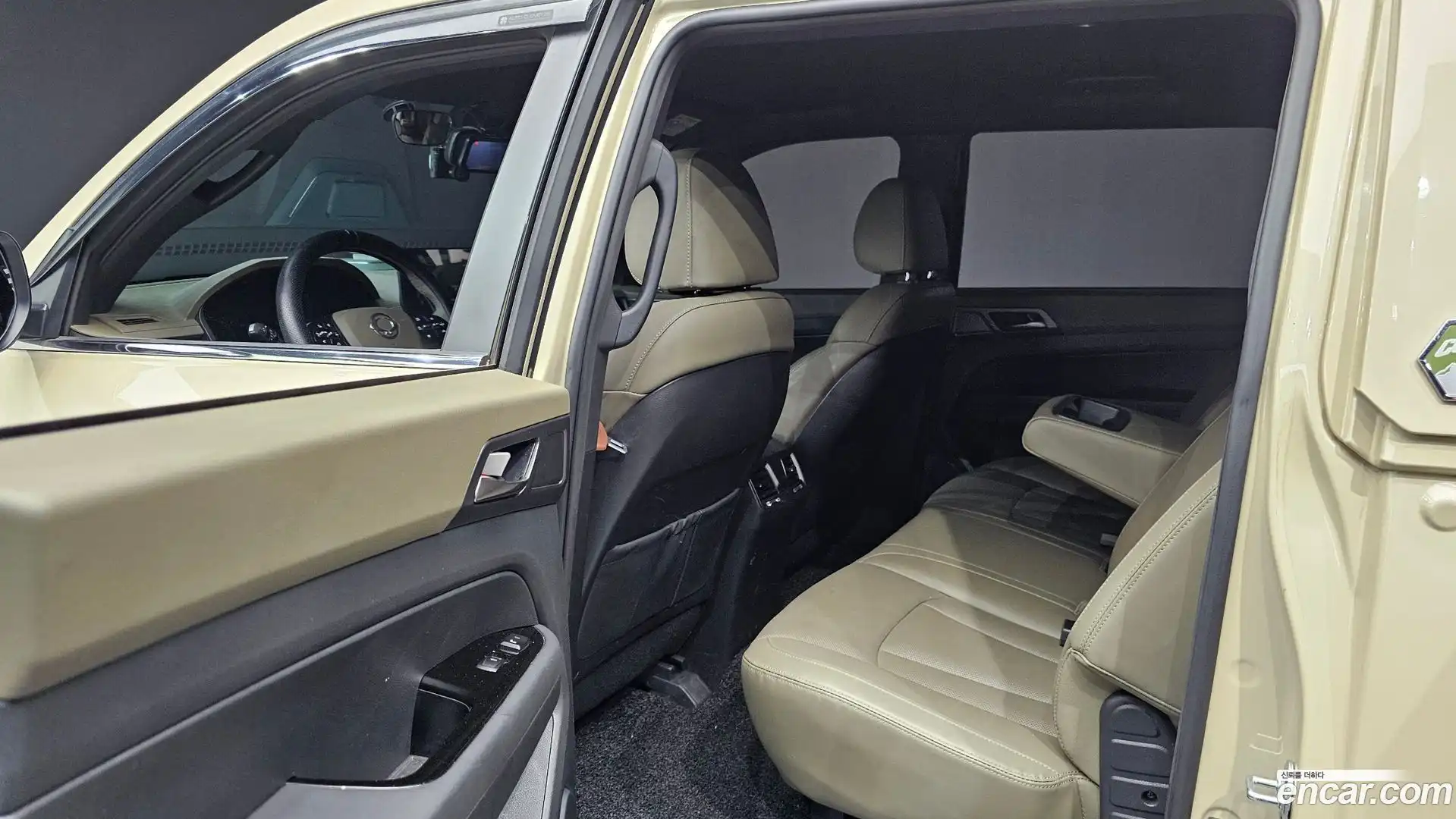 Rexton KG Mobility 2023.5-INNER-036